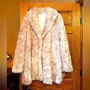 Hard to find!! 🎊Free People Faux Fur Coat